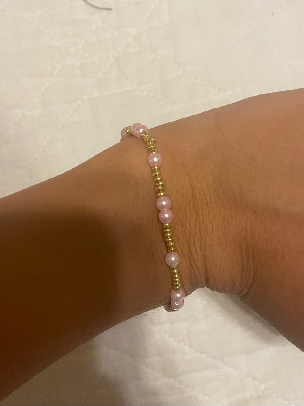 Delicate gold and pearl stretchy bracelet. fits just under 7in.